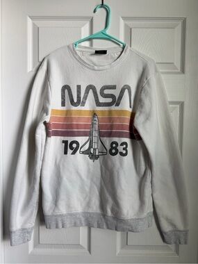 NASA 1983 Graphic Crewneck Sweatshirt